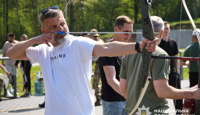 На Тернопільщині для бійців, які проходять реабілітацію, організували змагання зі стрільби з лука