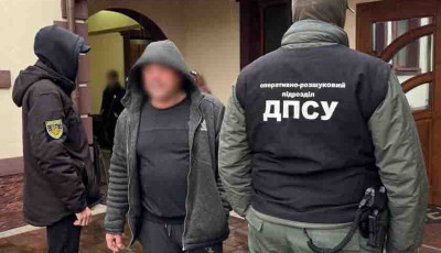 Поліція Буковини викрила схему незаконного переправлення чоловіків призовного віку за кордон