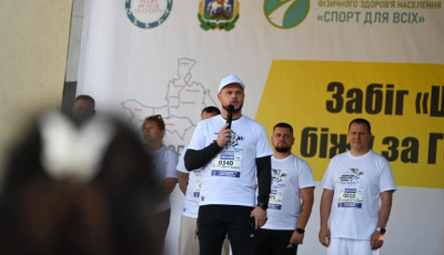 У Білогородці вшанували пам’ять Героїв патріотичним забігом за участі Миколи Калашника