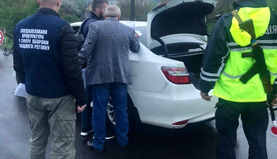 Завдав збитків на понад 6,7 мільйона гривень: прикарпатські поліцейські викрили аферу з квартирами для військовослужбовців