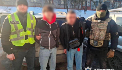 У Києві затримали молодиків, які на замовлення рф знищили авто військових і рятувальника