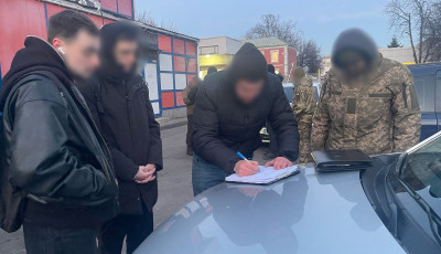Знайомилися онлайн, зламували банкінг і привласнювали кредитні кошти: кіберполіцейські затримали шахраїв з Рівненщини