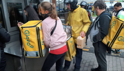 Через 20 хвилин після відкриття McDonald’s у Києві у Glovo закінчилися кур'єри