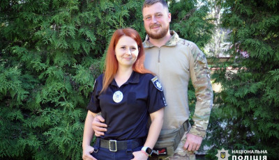 Коли є загроза життю – немає часу зволікати: у Черкасах поліцейська та військовий врятували жінку