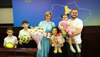 «Сила нації — в материнському серці»: жінки Київщини отримали почесне звання «Мати-героїня»