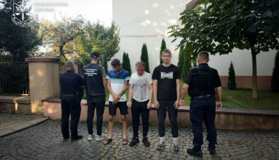 На Хустщині взято під варту чоловіка, який за $18 тис. планував переправити за кордон двох чоловіків