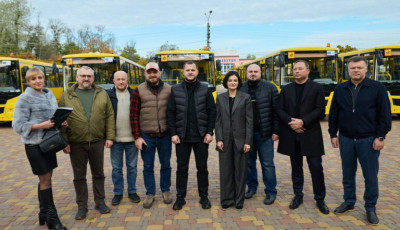 Микола Калашник: Десять громад Київщини отримали нові шкільні автобуси