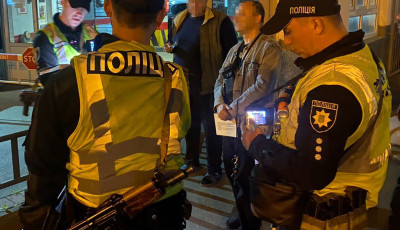 Київські правоохоронці вилучили у артиста спецперепустку на проїзд