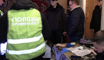 Задушив подушкою і замкнув труп у квартирі: у Києві вбили пенсіонерку