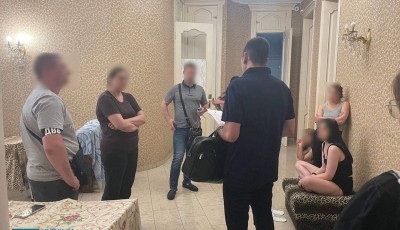 Сутенерство та кришування закладів розпусти – в Одесі викрито угруповання, до складу якого входив співробітник поліції