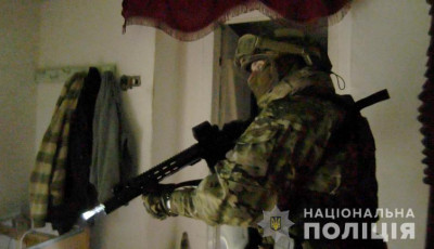 Поліцейські затримали на Херсонщині зловмисників, які утримували людей у трудовому рабстві й здавали в оренду  