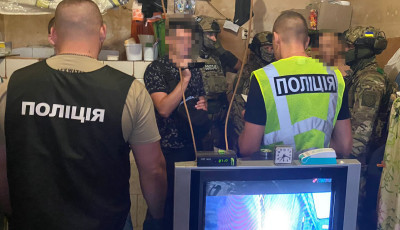 Налагодили канал постачання наркотиків до Хмельницького СІЗО: поліцейські припинили діяльність організованої злочинної групи