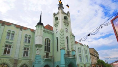 В Мукачево у сотрудниц горсовета выявили поддельные COVID-сертификаты