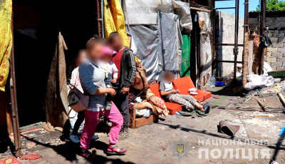 На свалке в Херсоне нашли трудовых мигрантов из Закарпатья, среди них - дети
