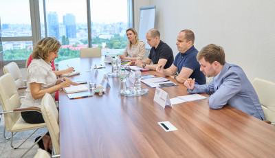 Ігор Мустеца обговорив співпрацю з головою Програмного офісу Управління ООН з наркотиків і злочинності в Україні Харшет Вірк