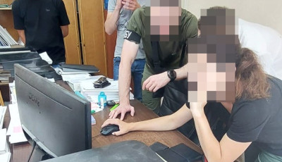 Незаконні оборудки з землями двох громад Житомирщини – підозрюють прикордонника та двох його спільників