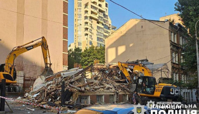 Поліція Києва проводить слідчі дії у кримінальному проваджені, розпочатому за фактом незаконного знесення садиби Зеленських