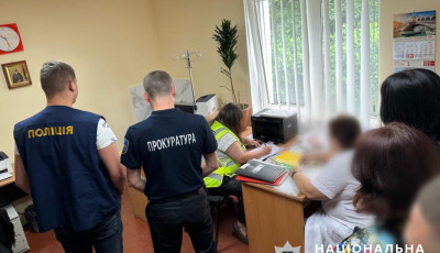 Слідчі поліції Буковини повідомили про підозру заступниці голови лікарсько-консультативної комісії в отриманні неправомірної вигоди