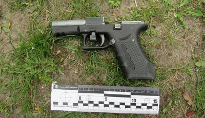 Київські поліцейські затримали чоловіка за підозрою у вогнепальному пораненні знайомого