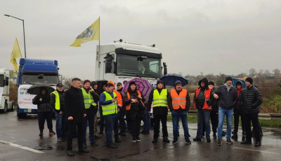 Блокада фермерів у Польщі: один КПП повністю заблокували, руху поїздів намагалися перешкодити