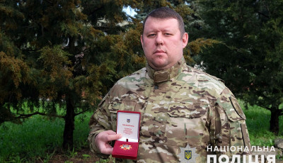 Рятував людей з-під завалів на передовій - начальник поліції Курахового Артем Щусь отримав відзнаку ДСНС України