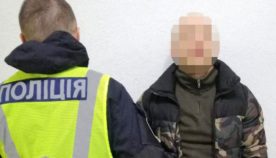 Поліцейські затримали зловмисника, який ошукав військових на продажі неіснуючих товарів