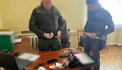 На Київщині затримано посадовця лісомисливського господарства, який за хабар пропонував підлеглому лісничому уникнути звільнення