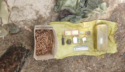 На Київщині прикордонники виявили заборонені боєприпаси, які залиши окупанти, тікаючи з України
