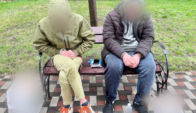 Поліцейські викрили схему розповсюдження наркотиків у посилках з одягом