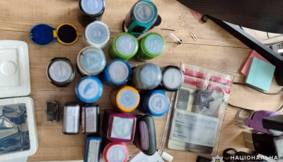 На Хмельниччині посадовці Держпродспоживслужби та митний брокер видавали підробні сертифікати експортерам зерна