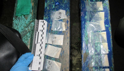Столичні дільничні офіцери поліції затримали наркозбувача