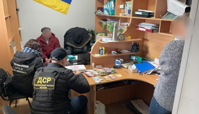 Вимагав 40 тисяч гривень: Поліцейські Київщини затримали керівника державної установи на хабарі