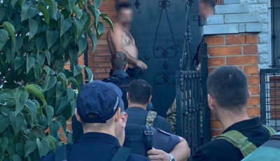 Сприяли у незаконному виїзді чоловіків за кордон: міграційна поліція Дніпра скерувала до суду справу відносно працівників ТЦК Донеччини