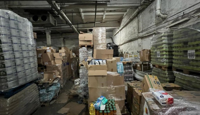 200 тонн гуманітарної допомоги, заблокованої на складах у Києві, передали військовослужбовцям ЗСУ та Нацгвардії - Нацполіція