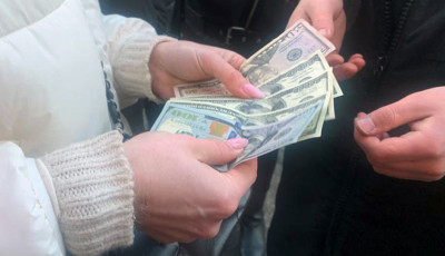 У Житомирі юристку викрили у вимаганні хабарів від військовослужбовців