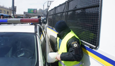 У Дніпрі п’яний чоловік лякав жителів багатоповерхівки метровою змією