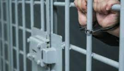 Розбійний напад на літню жінку та вбивство – чоловіка засуджено до довічного позбавлення волі, а його спільниця проведе за ґратами 11 років