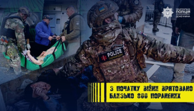 «Кожна людина, вирвана у смерті, - то маленька перемога над ворогом». На Донеччині поліцейські врятували 800 поранених і хворих