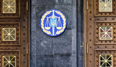 12 000 доларів США за паспорт громадянина України – викрито посадовця міграційної служби Львівщини