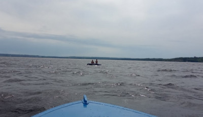 В Черкасской области женщину с ребенком на надувном матрасе отнесло далеко от берега