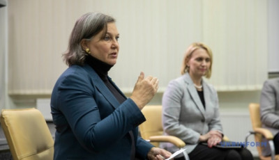 Гранична ціна на російську нафту у $60 зменшить ціни по всьому світу і збереже її на ринку - Нуланд