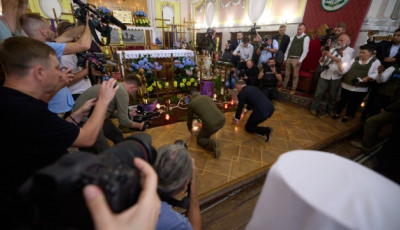 «Разом ми сильніші»: Зеленський і Дуда вшанували пам'ять жертв Волинської трагедії