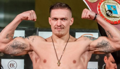 Олександр Усик прибув на тренувальний збір в Іспанію.