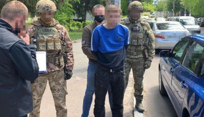 На Житомирщині СБУ викрила злочинне угруповання, яке постачало наркотики ув`язненим 