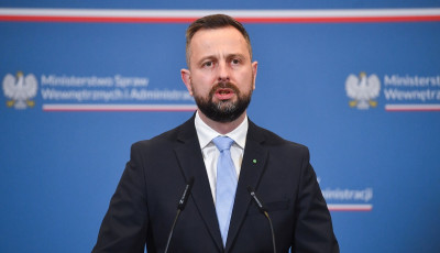 Міністра оборони Польщі обурили прапори УПА на поставлених Україні польських БТР