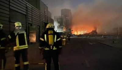 Вісім людей загинули під час нічного ракетного обстрілу Подільського району Києва (фото)