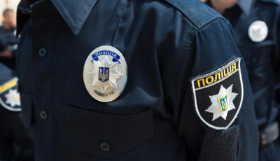 На Київщині чоловік у камуфляжі стріляв у родину з дитиною в авто