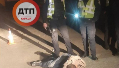 У Києві чоловік намагався пограбувати далекобійників і влаштував різанину