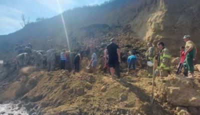 В Одесской области оползень сошел прямо на пляж. Под завалами могут находиться люди