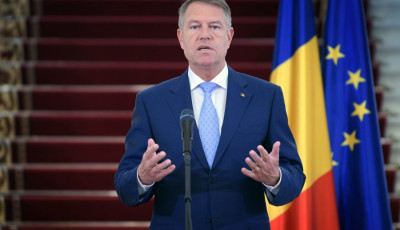 КС Румунії збереться на засідання через відставку президента Йоганніса
